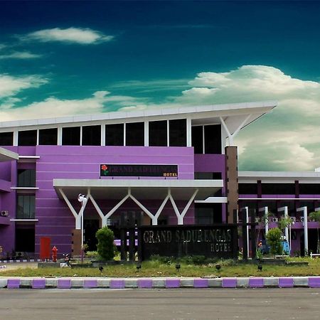 Kyriad Sadurengas Hotel Tanah Grogot Esterno foto