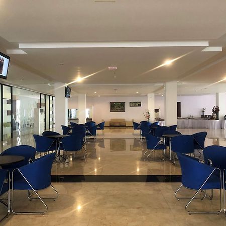 Kyriad Sadurengas Hotel Tanah Grogot Esterno foto
