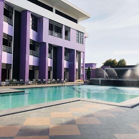 Kyriad Sadurengas Hotel Tanah Grogot Esterno foto
