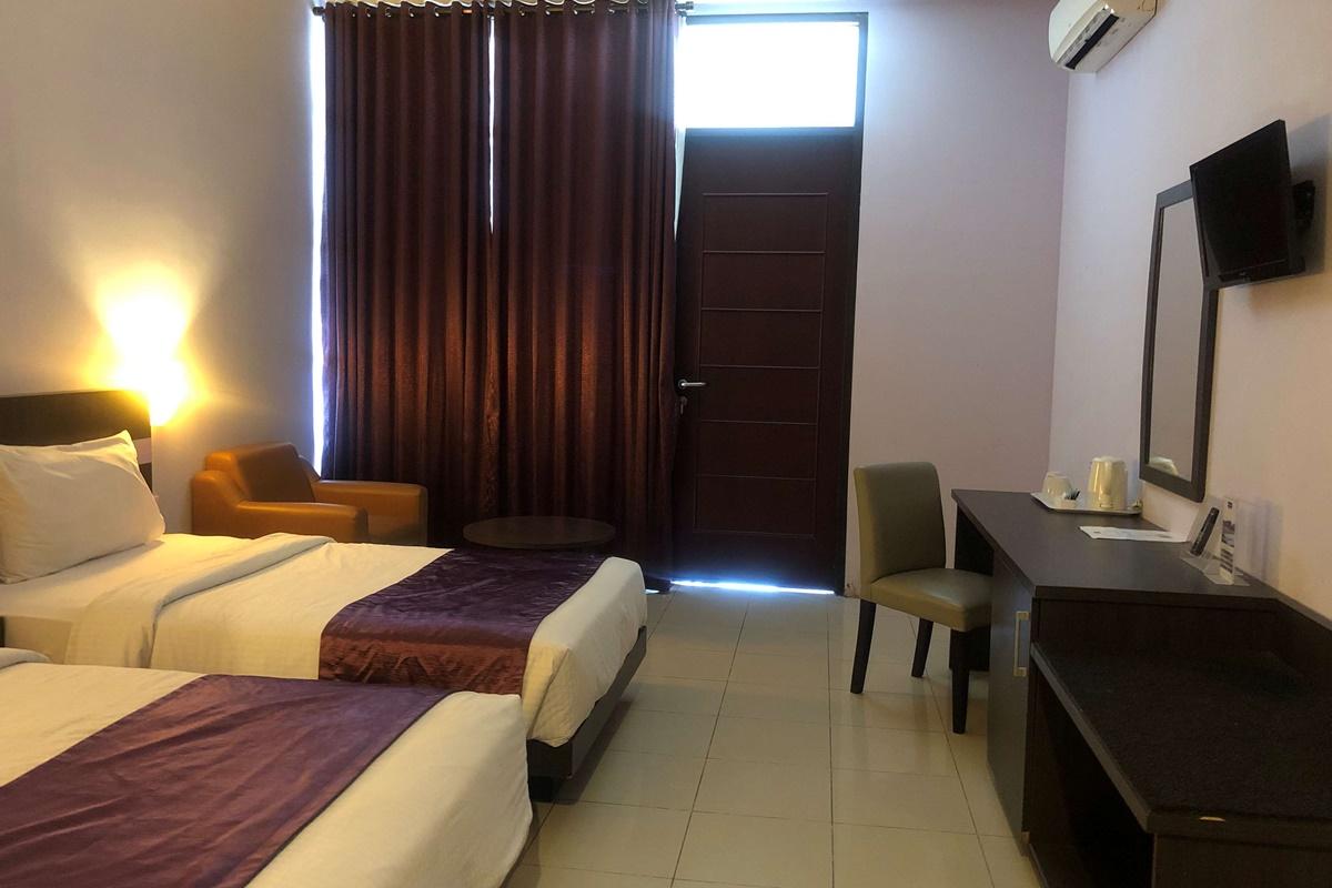 Kyriad Sadurengas Hotel Tanah Grogot Esterno foto