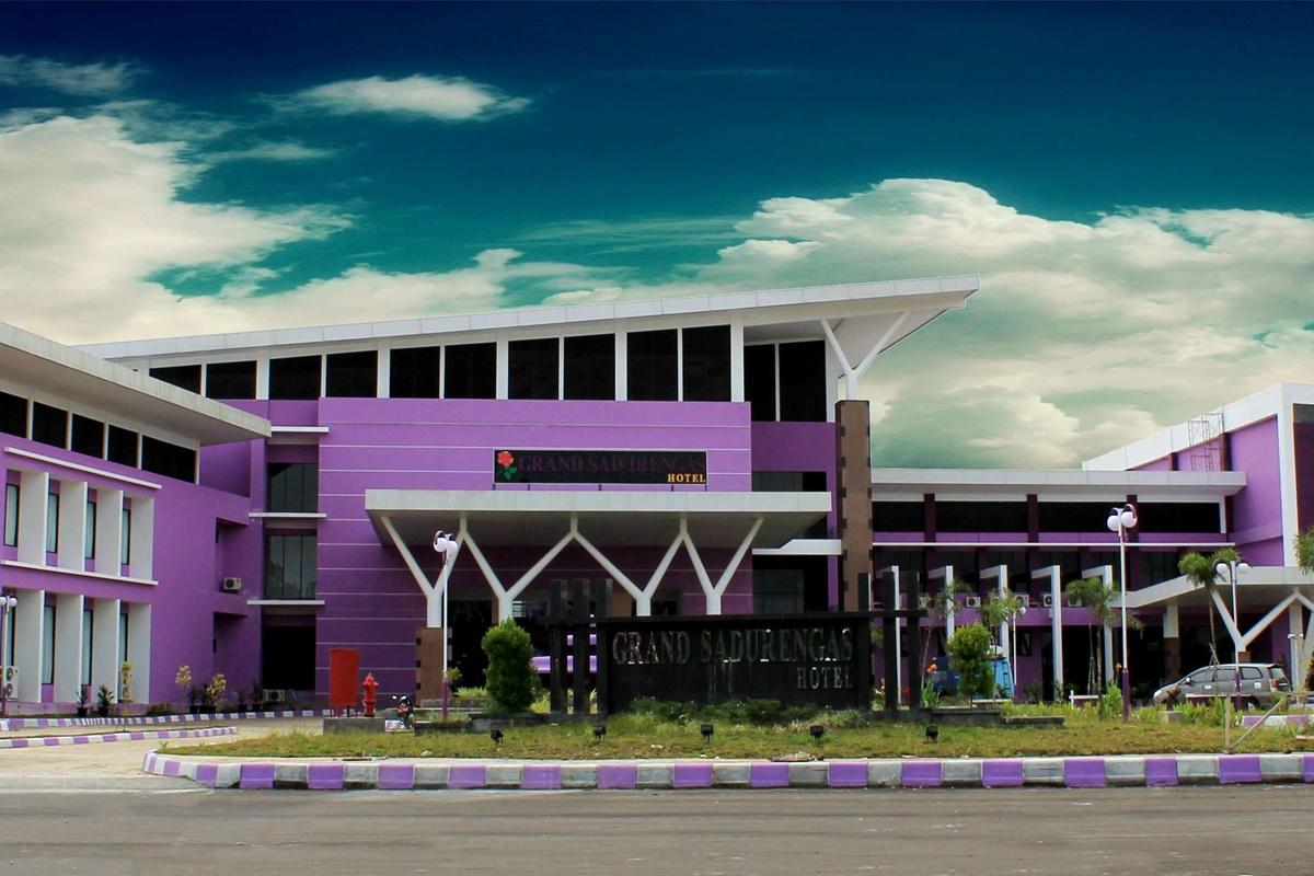 Kyriad Sadurengas Hotel Tanah Grogot Esterno foto