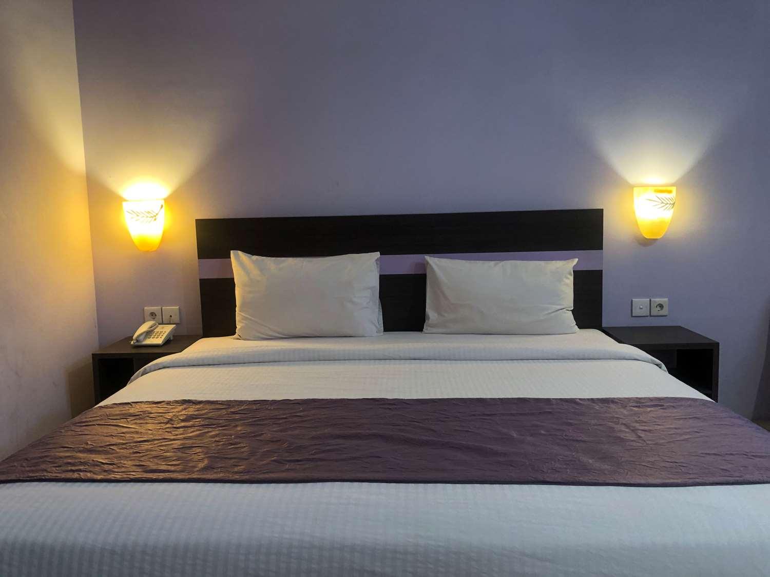 Kyriad Sadurengas Hotel Tanah Grogot Esterno foto