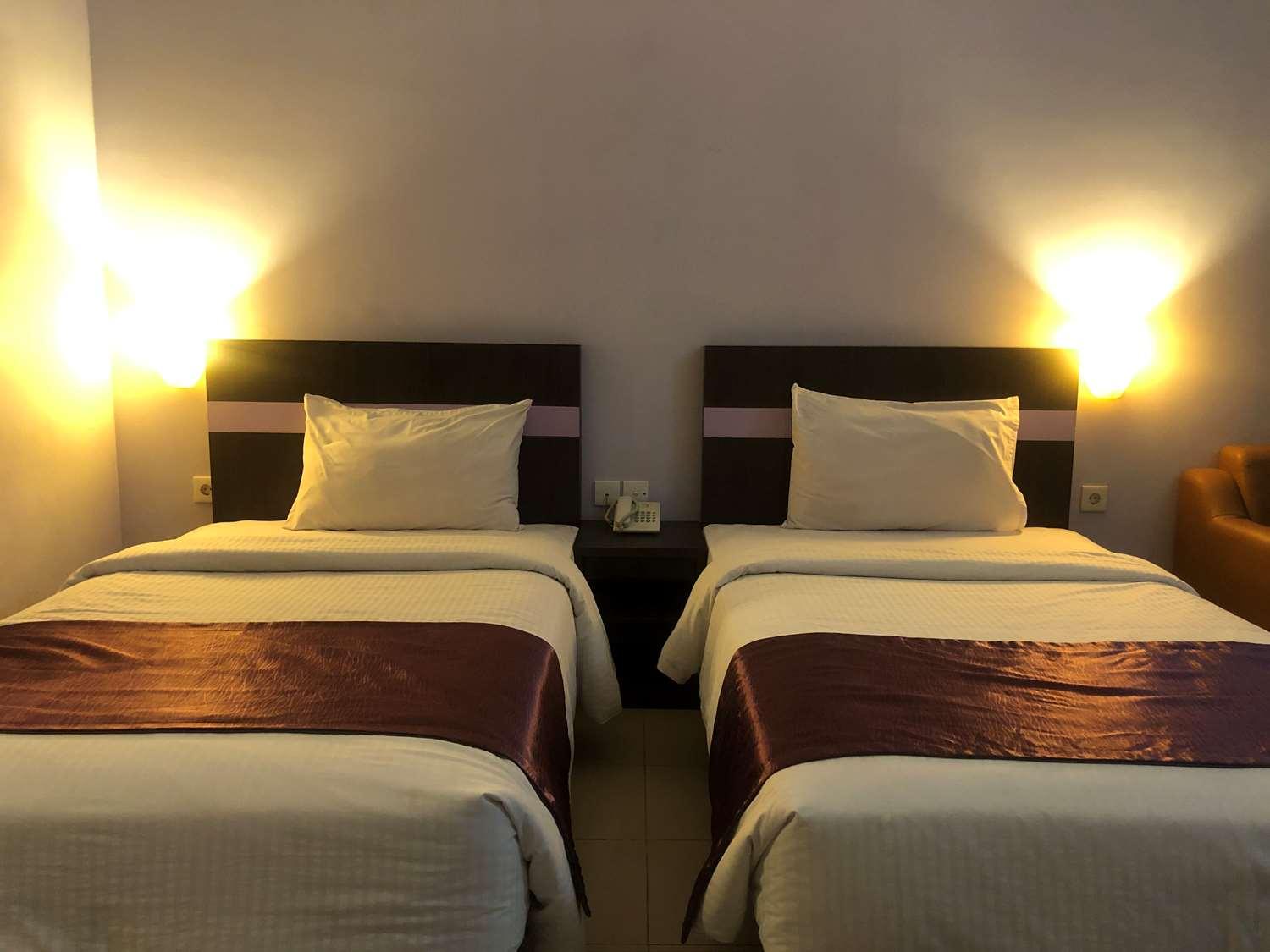 Kyriad Sadurengas Hotel Tanah Grogot Esterno foto