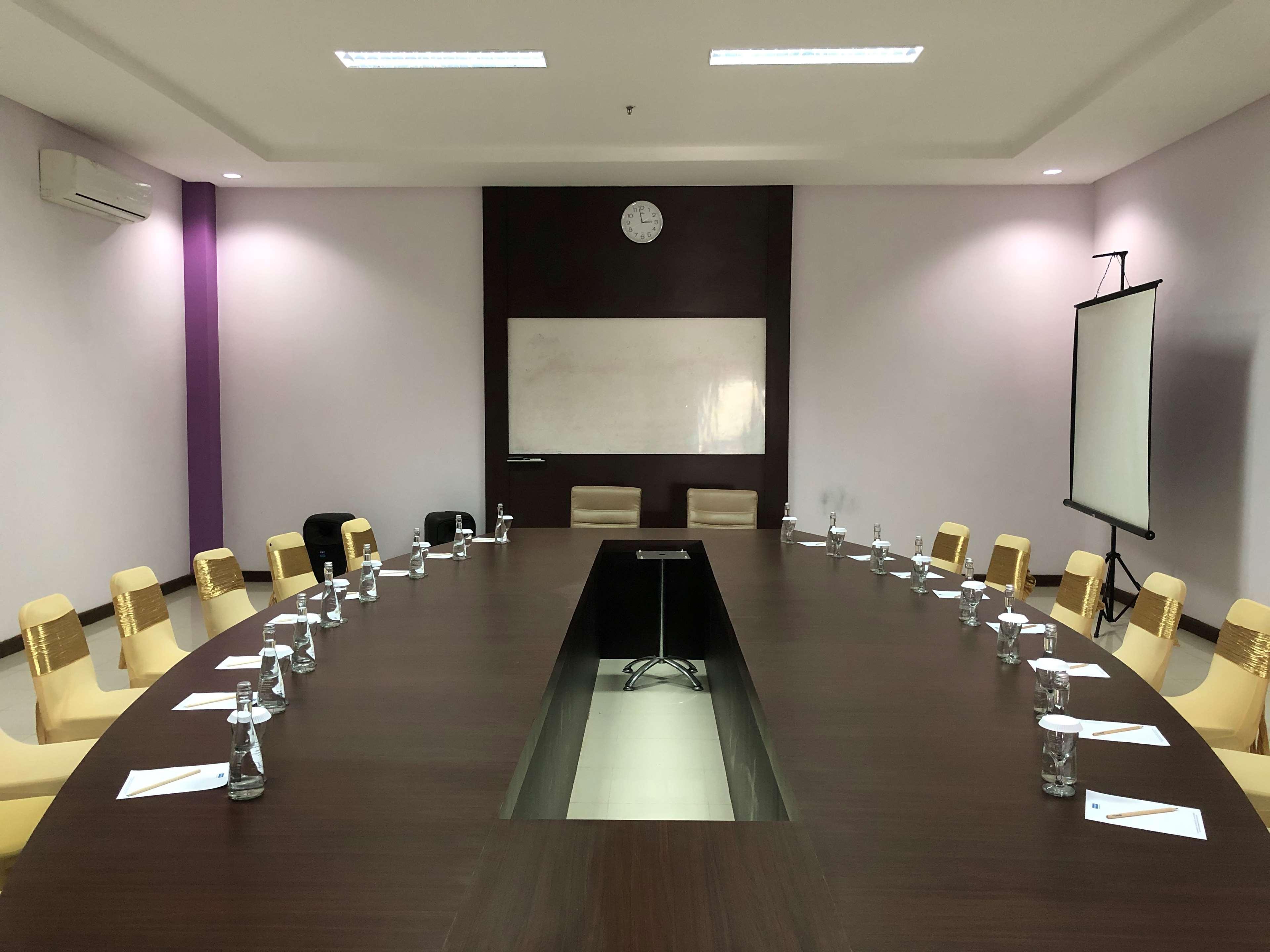 Kyriad Sadurengas Hotel Tanah Grogot Esterno foto