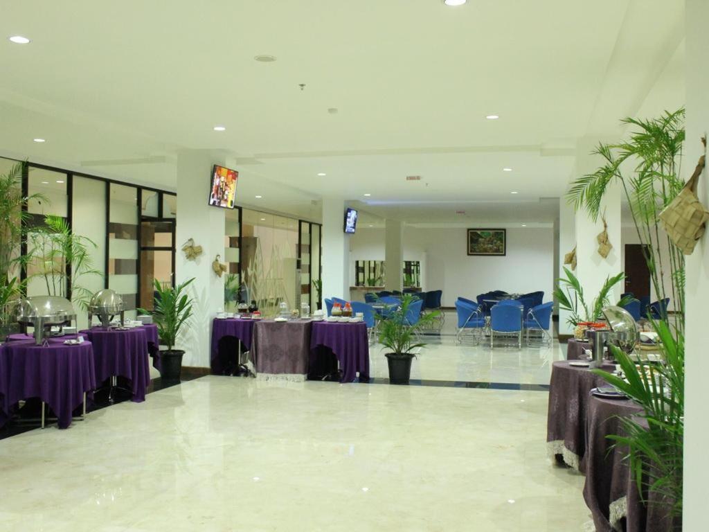 Kyriad Sadurengas Hotel Tanah Grogot Esterno foto
