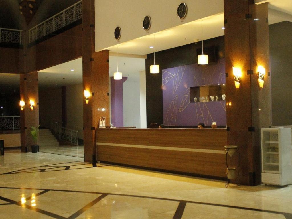 Kyriad Sadurengas Hotel Tanah Grogot Esterno foto