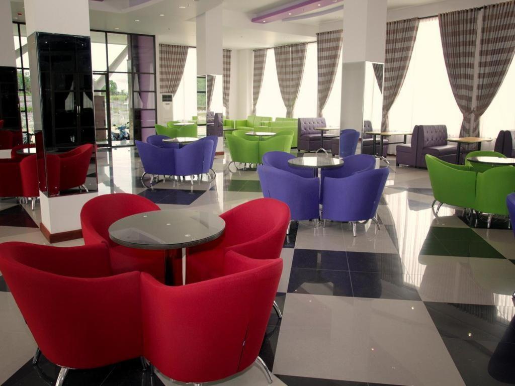 Kyriad Sadurengas Hotel Tanah Grogot Esterno foto